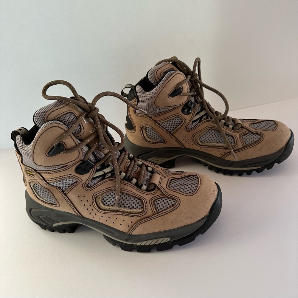 Vasque GoreTex Brown Hiking Boots 8.5 Women’s Vibram Sole